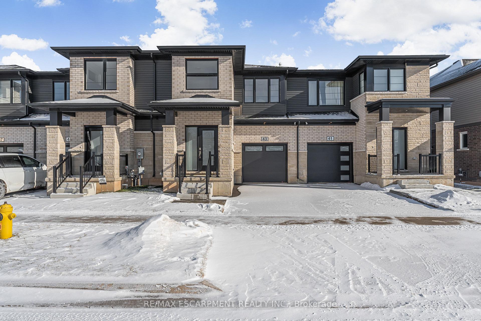 Photo 3 of 43 Saffron Way, Pelham, Fonthill — HOMEH