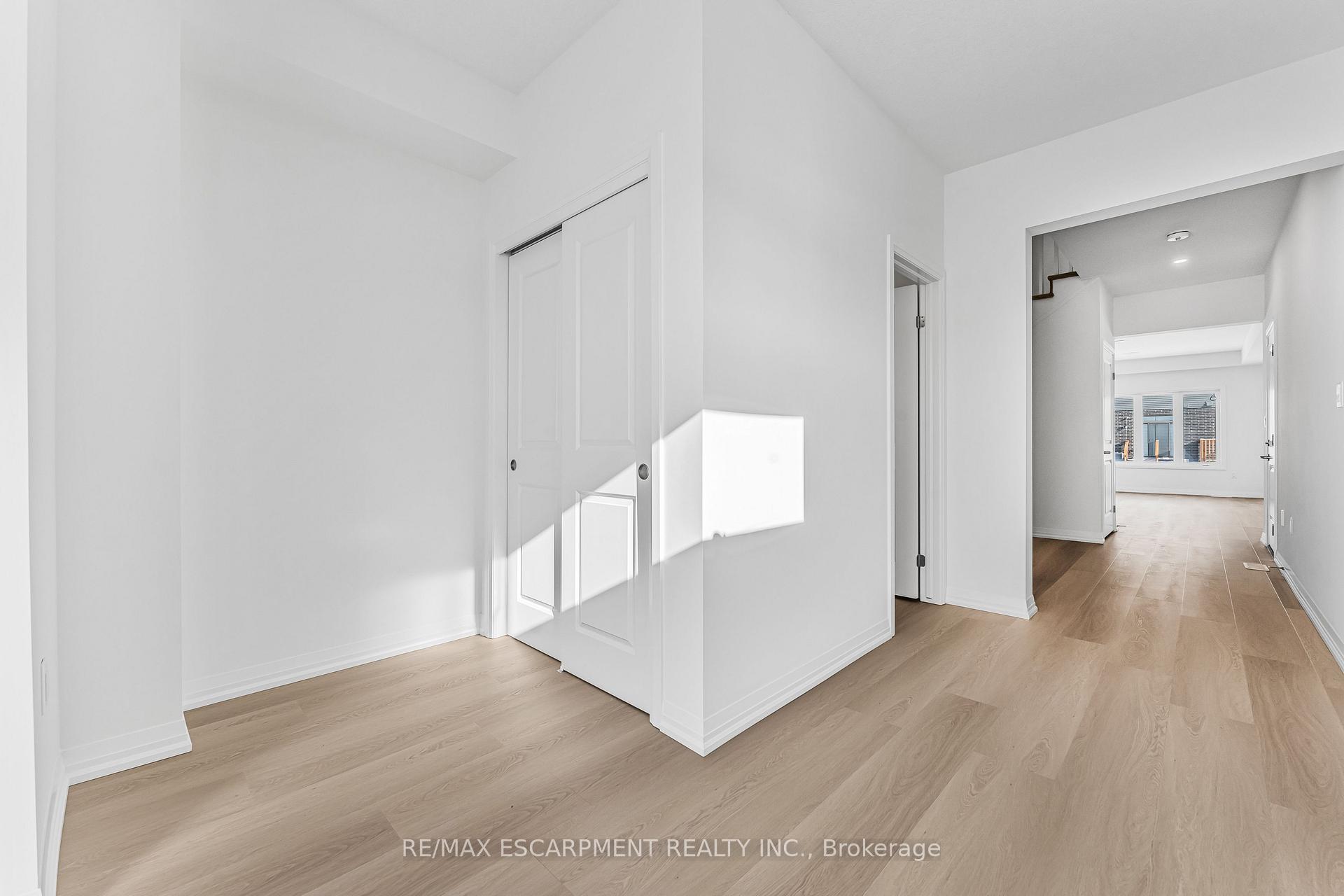Photo 5 of 43 Saffron Way, Pelham, Fonthill — HOMEH