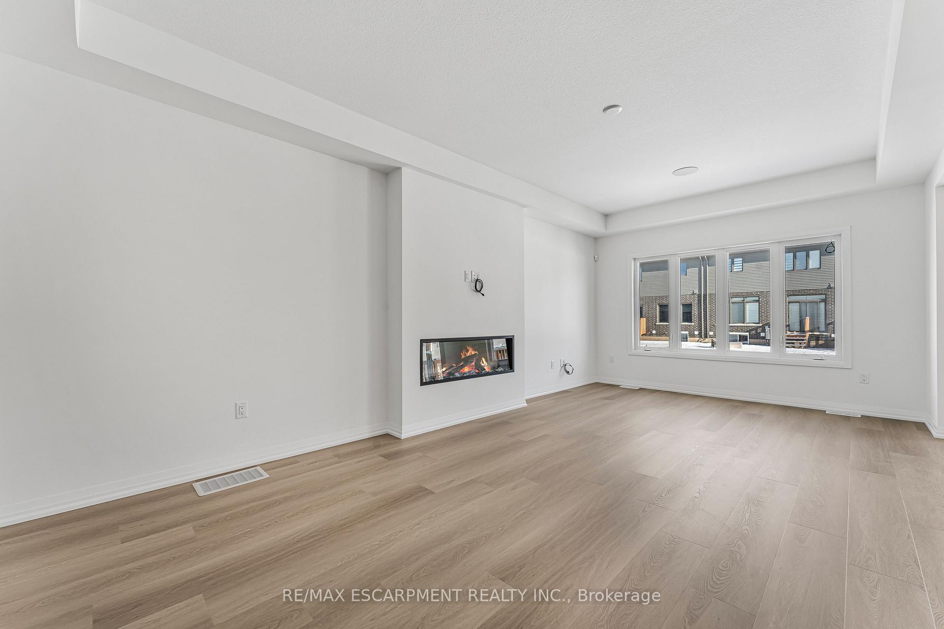 Photo 8 of 43 Saffron Way, Pelham, Fonthill — HOMEH
