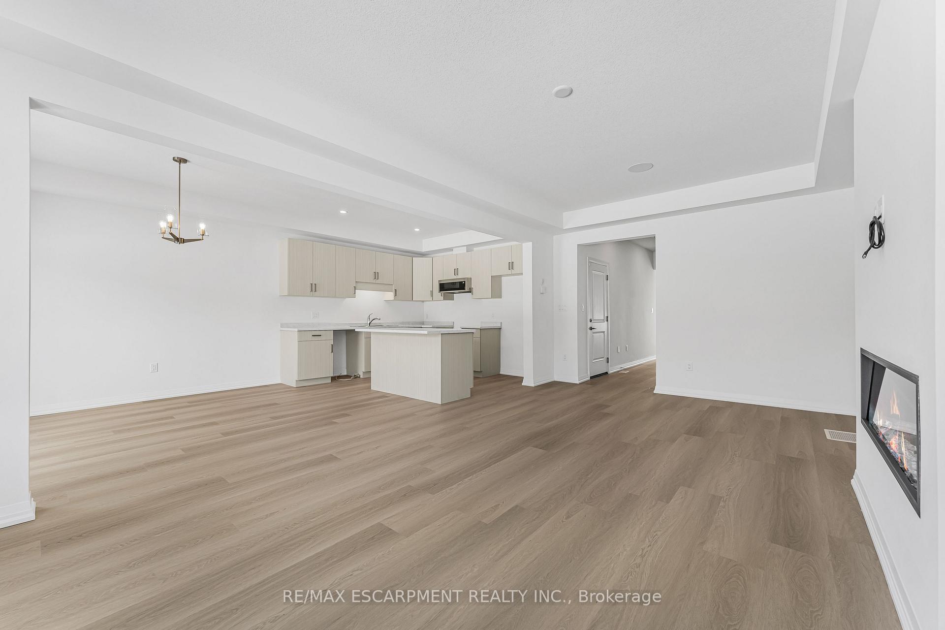 Photo 10 of 43 Saffron Way, Pelham, Fonthill — HOMEH