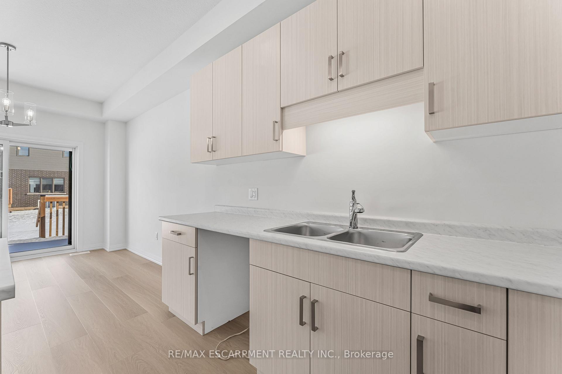 Photo 12 of 43 Saffron Way, Pelham, Fonthill — HOMEH