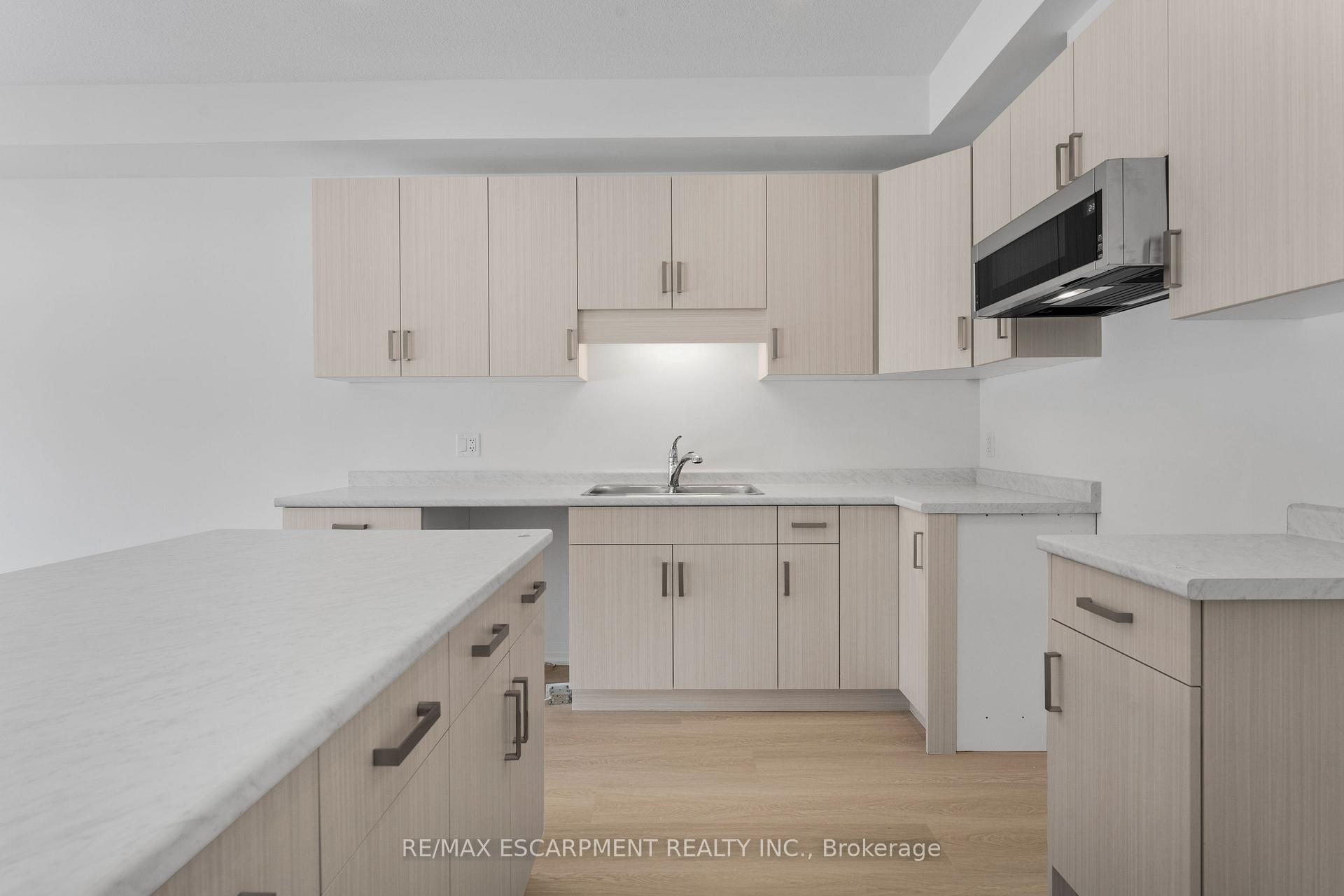Photo 13 of 43 Saffron Way, Pelham, Fonthill — HOMEH
