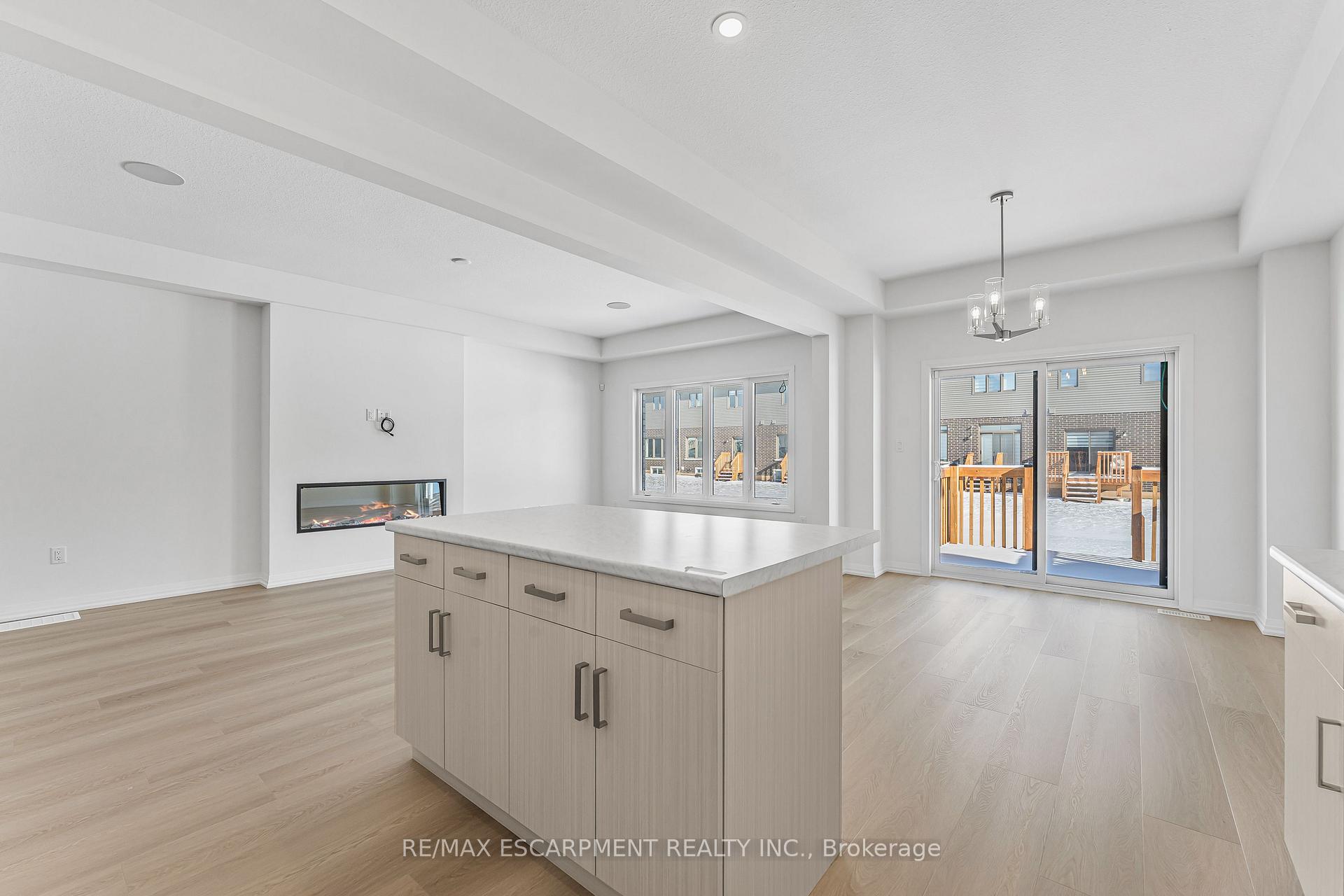 Photo 14 of 43 Saffron Way, Pelham, Fonthill — HOMEH