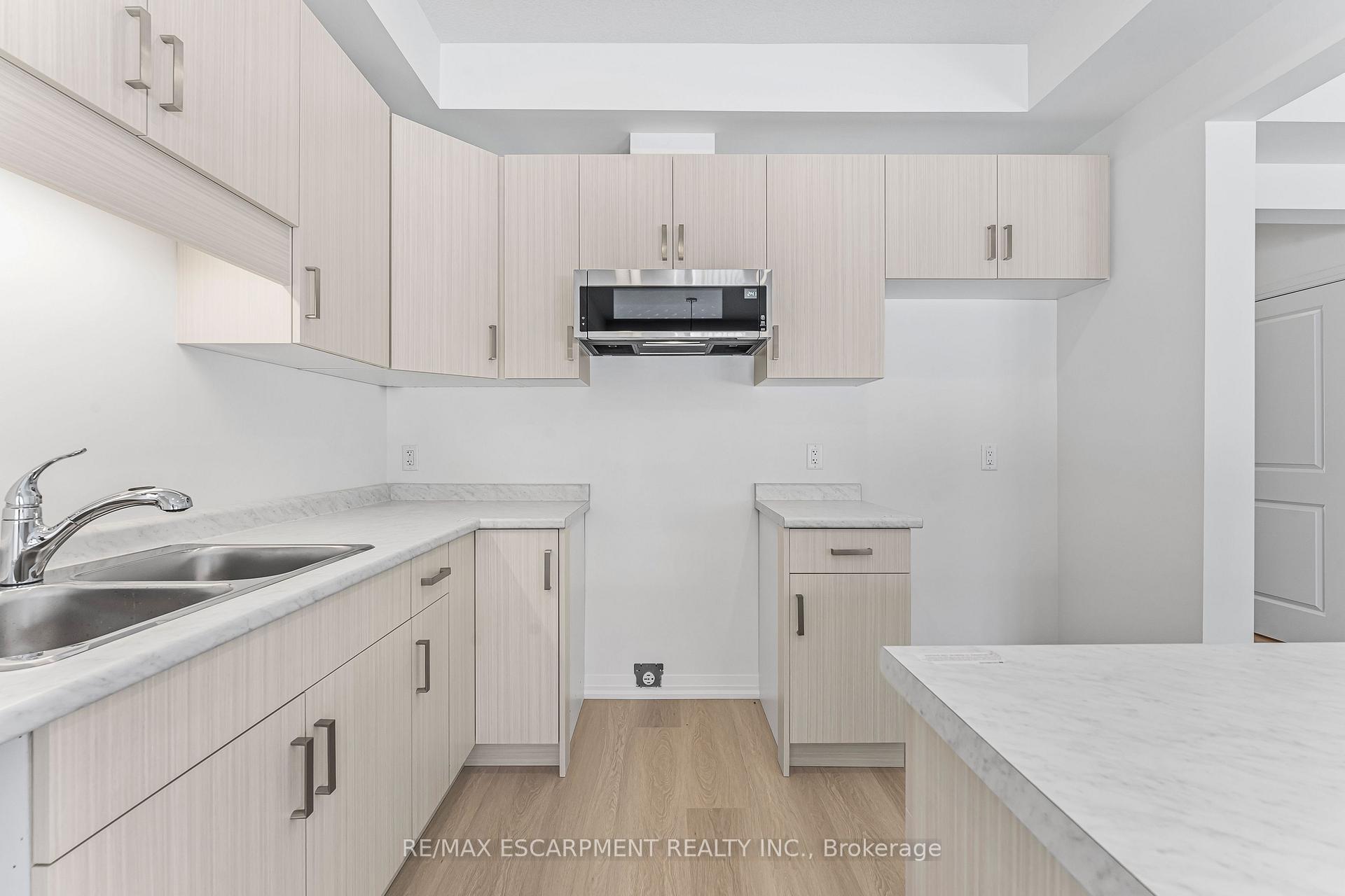 Photo 15 of 43 Saffron Way, Pelham, Fonthill — HOMEH