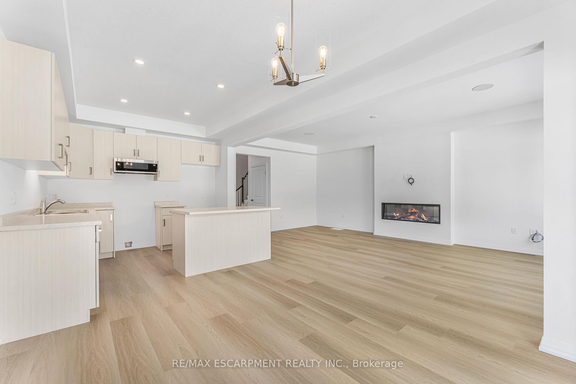 Photo 16 of 43 Saffron Way, Pelham, Fonthill — HOMEH