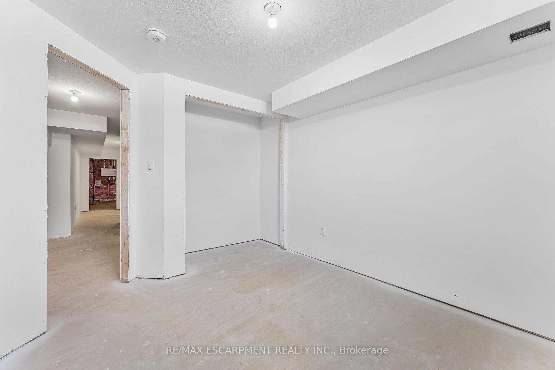 Photo 23 of 43 Saffron Way, Pelham, Fonthill — HOMEH