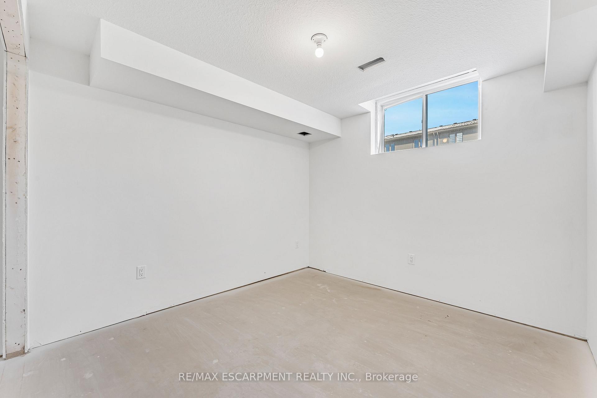 Photo 25 of 43 Saffron Way, Pelham, Fonthill — HOMEH