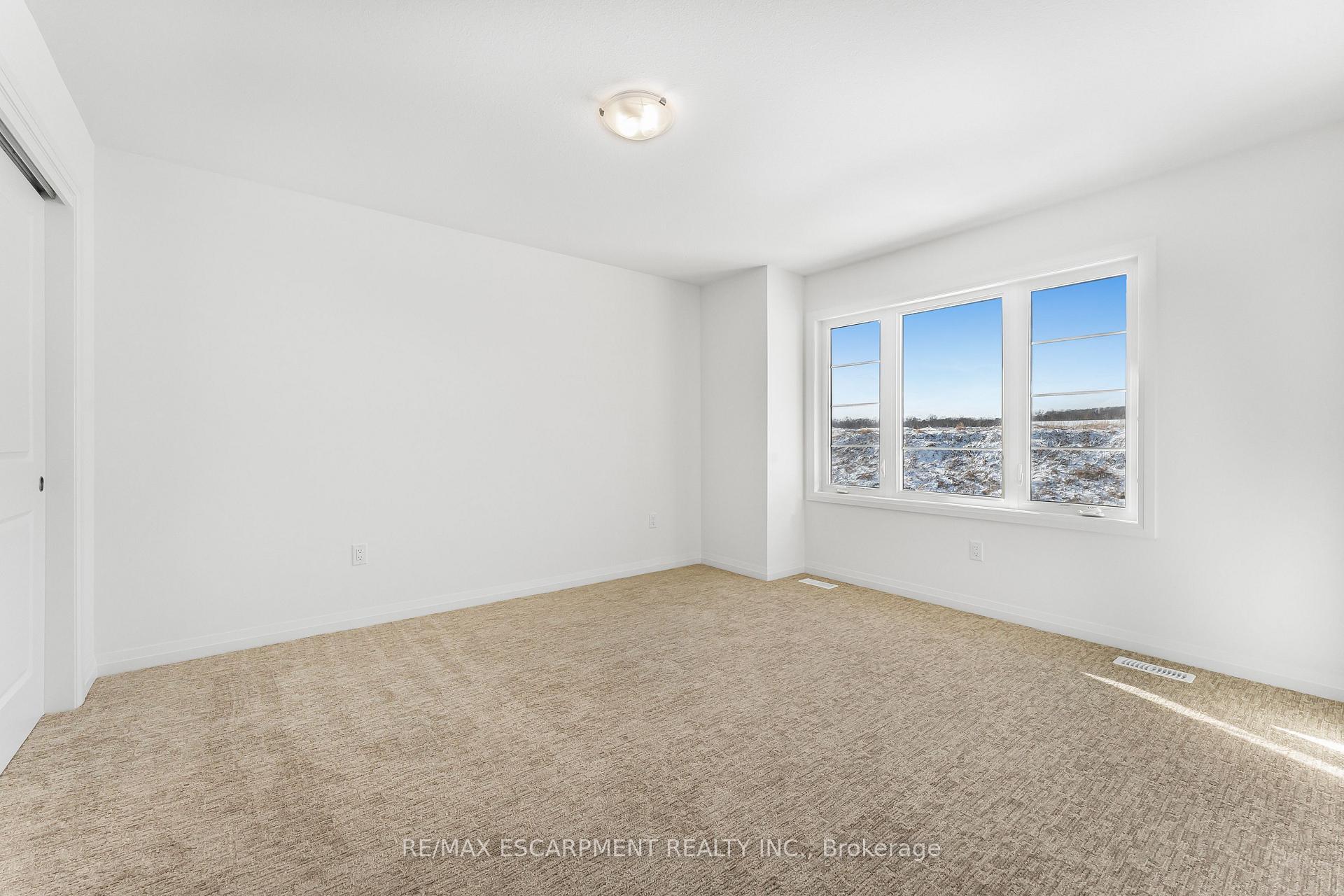 Photo 33 of 43 Saffron Way, Pelham, Fonthill — HOMEH