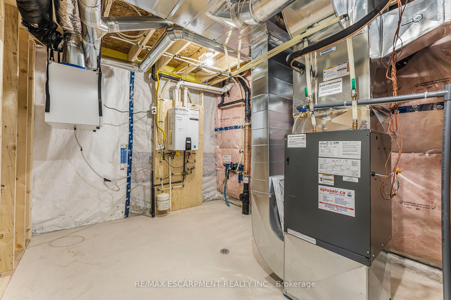 Photo 40 of 43 Saffron Way, Pelham, Fonthill — HOMEH