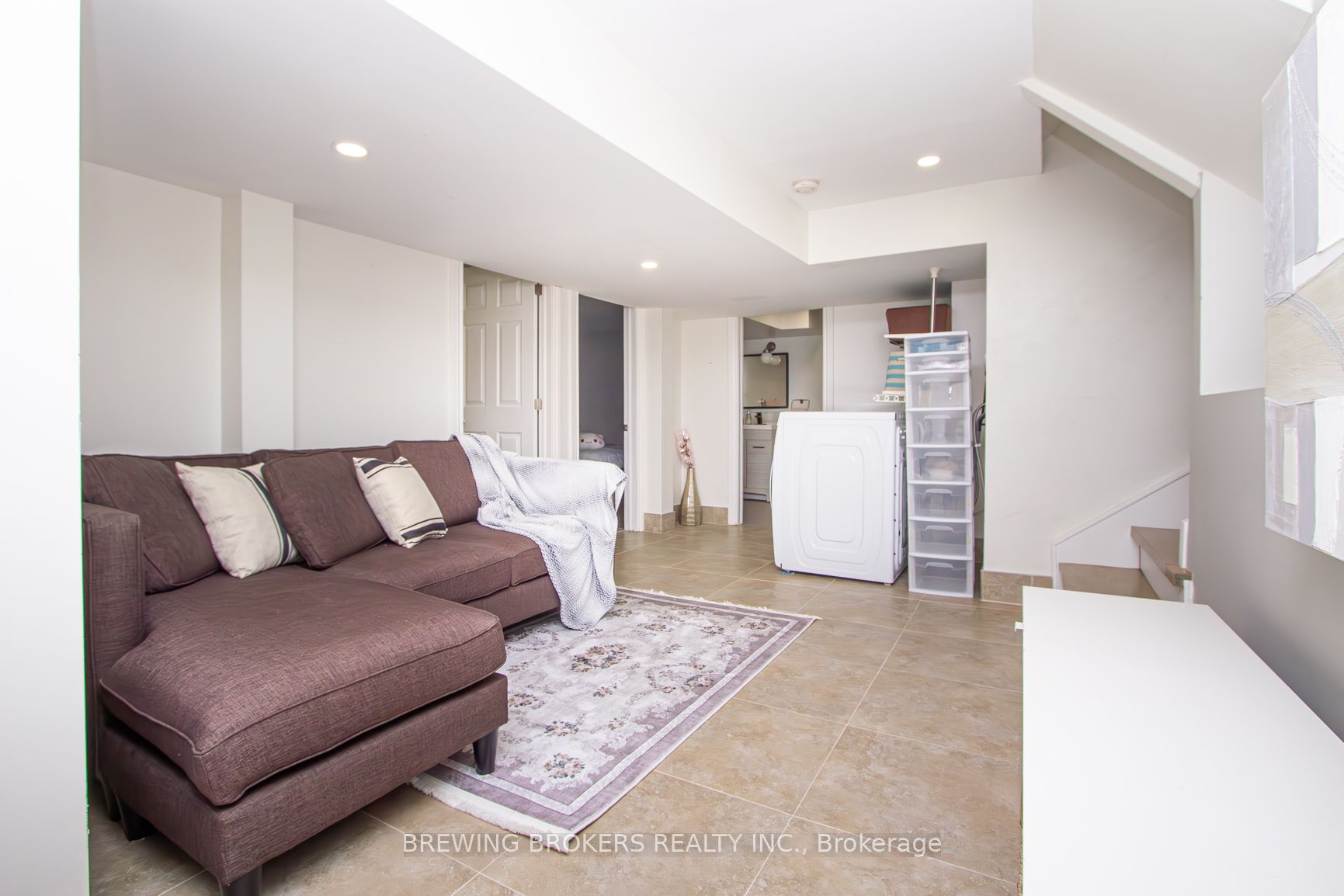 Photo 49 of 55 Elmhurst Drive, Etobicoke, Elms-Old Rexdale — HOMEH
