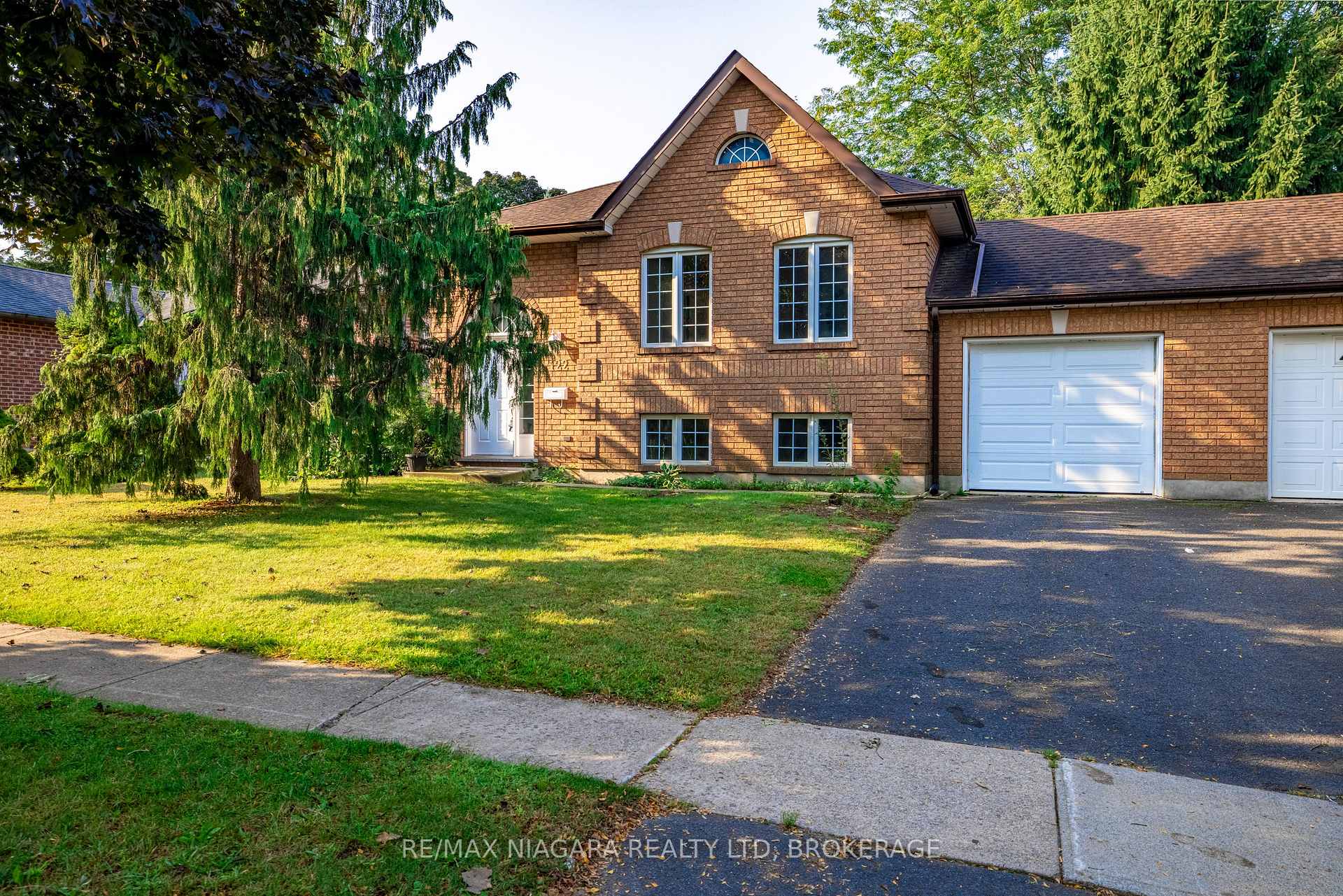 Photo 2 of 122 Welland Road, Pelham, Fonthill — HOMEH