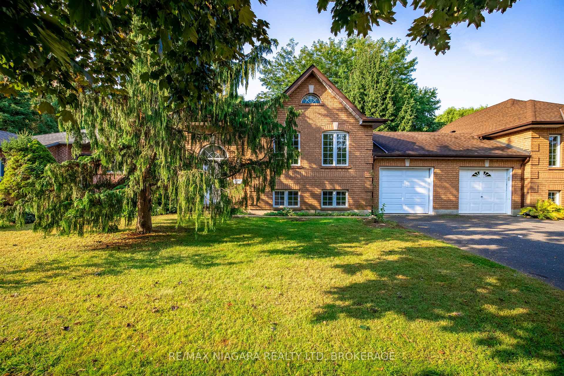 Photo 3 of 122 Welland Road, Pelham, Fonthill — HOMEH
