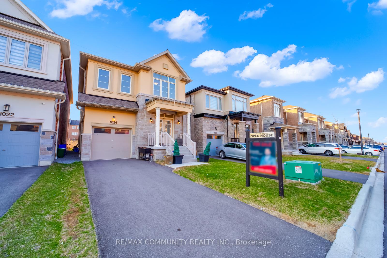 Photo 2 of 1024 Skyridge Boulevard, Pickering, Rural Pickering — HOMEH