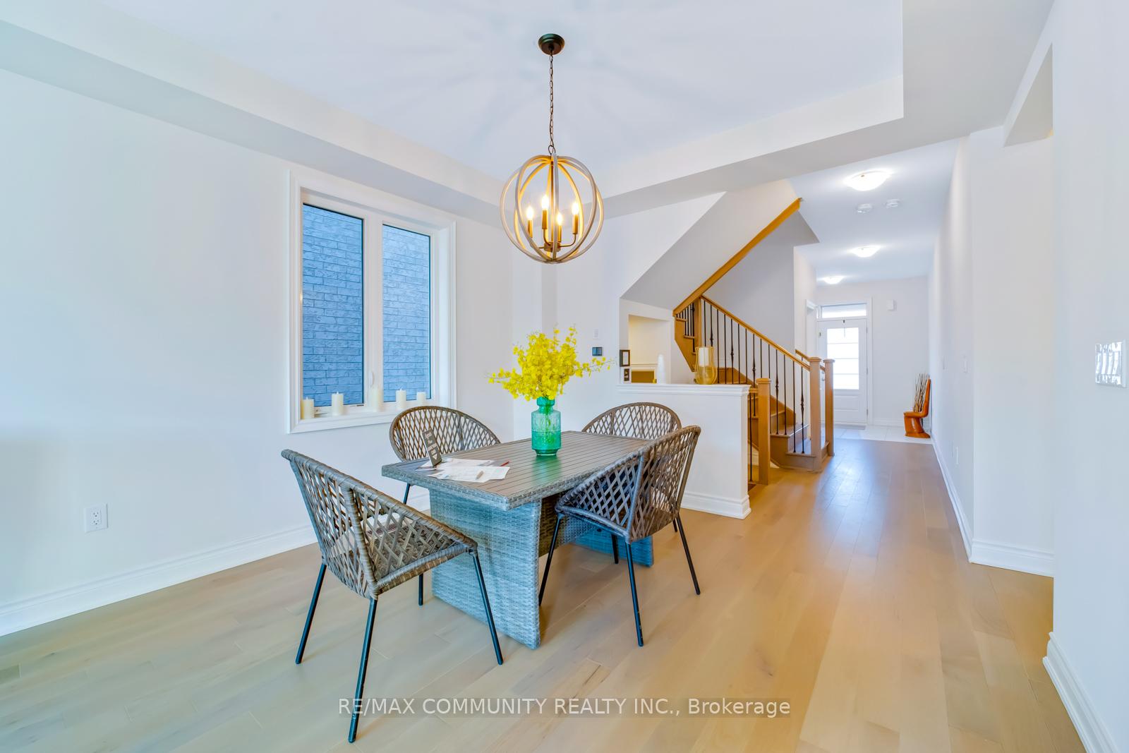 Photo 9 of 1024 Skyridge Boulevard, Pickering, Rural Pickering — HOMEH