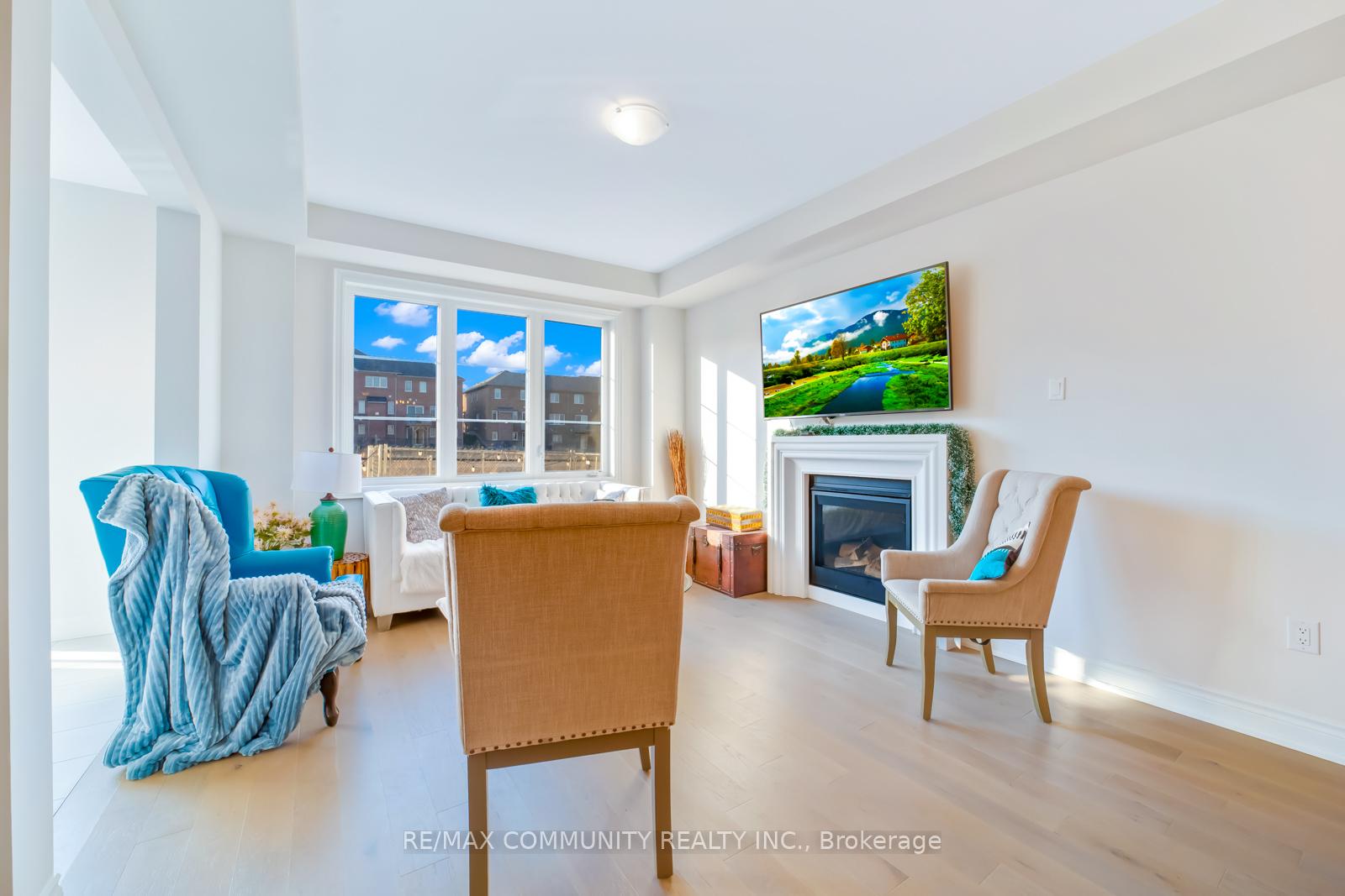 Photo 10 of 1024 Skyridge Boulevard, Pickering, Rural Pickering — HOMEH