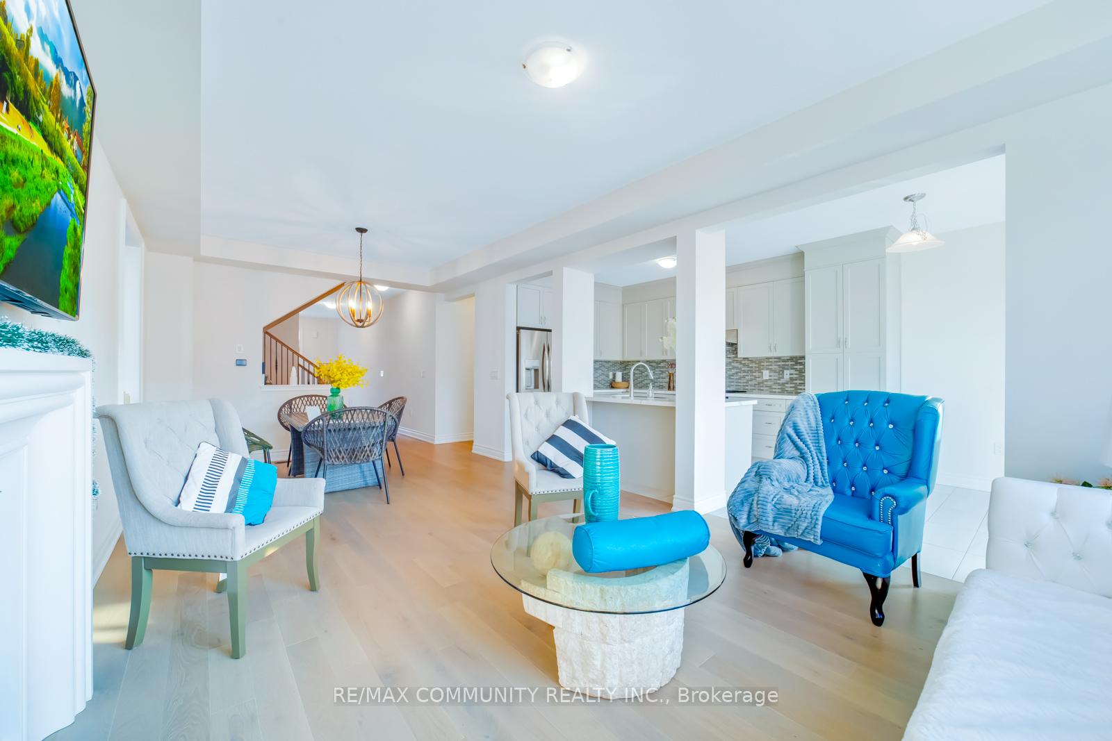 Photo 11 of 1024 Skyridge Boulevard, Pickering, Rural Pickering — HOMEH