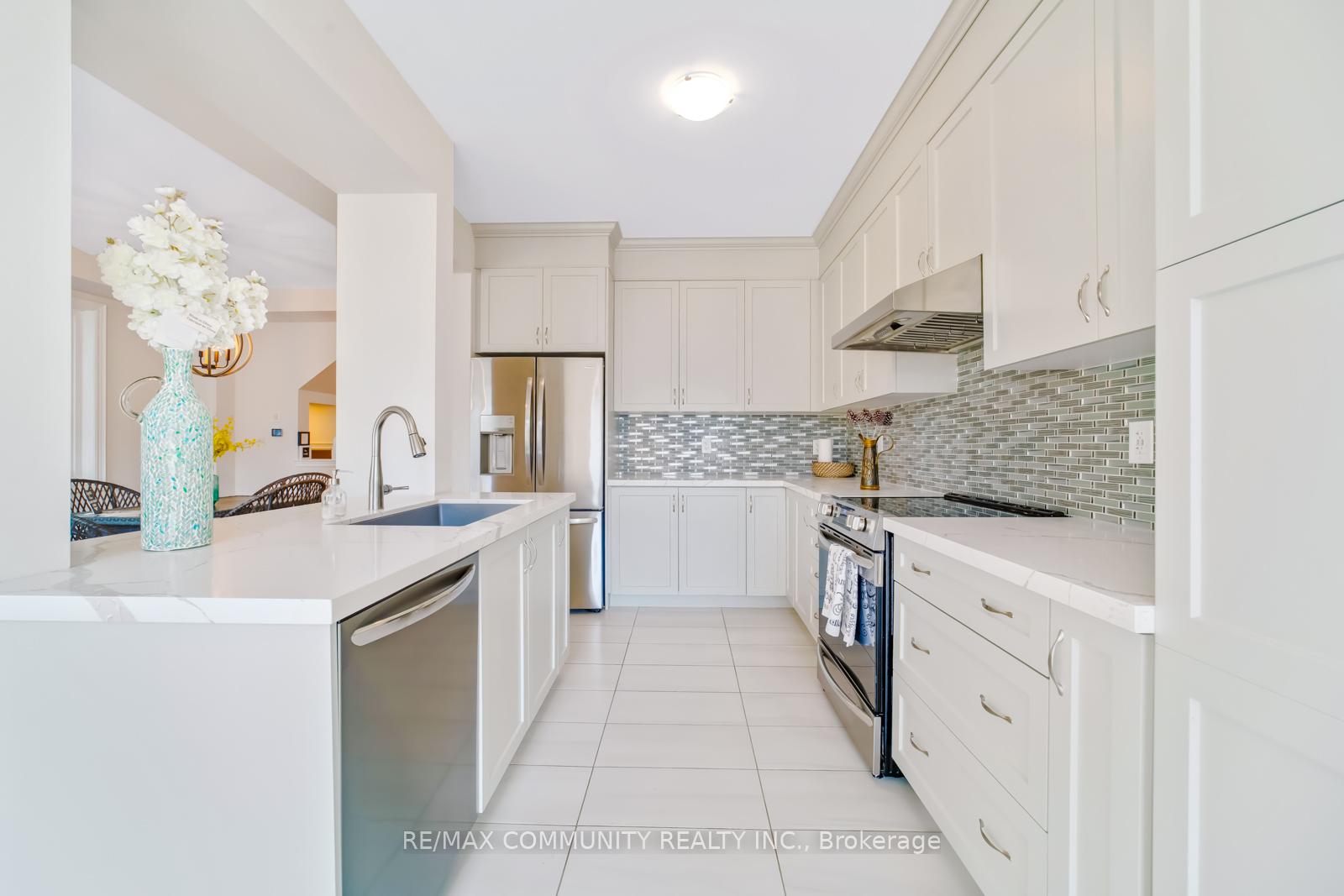 Photo 13 of 1024 Skyridge Boulevard, Pickering, Rural Pickering — HOMEH