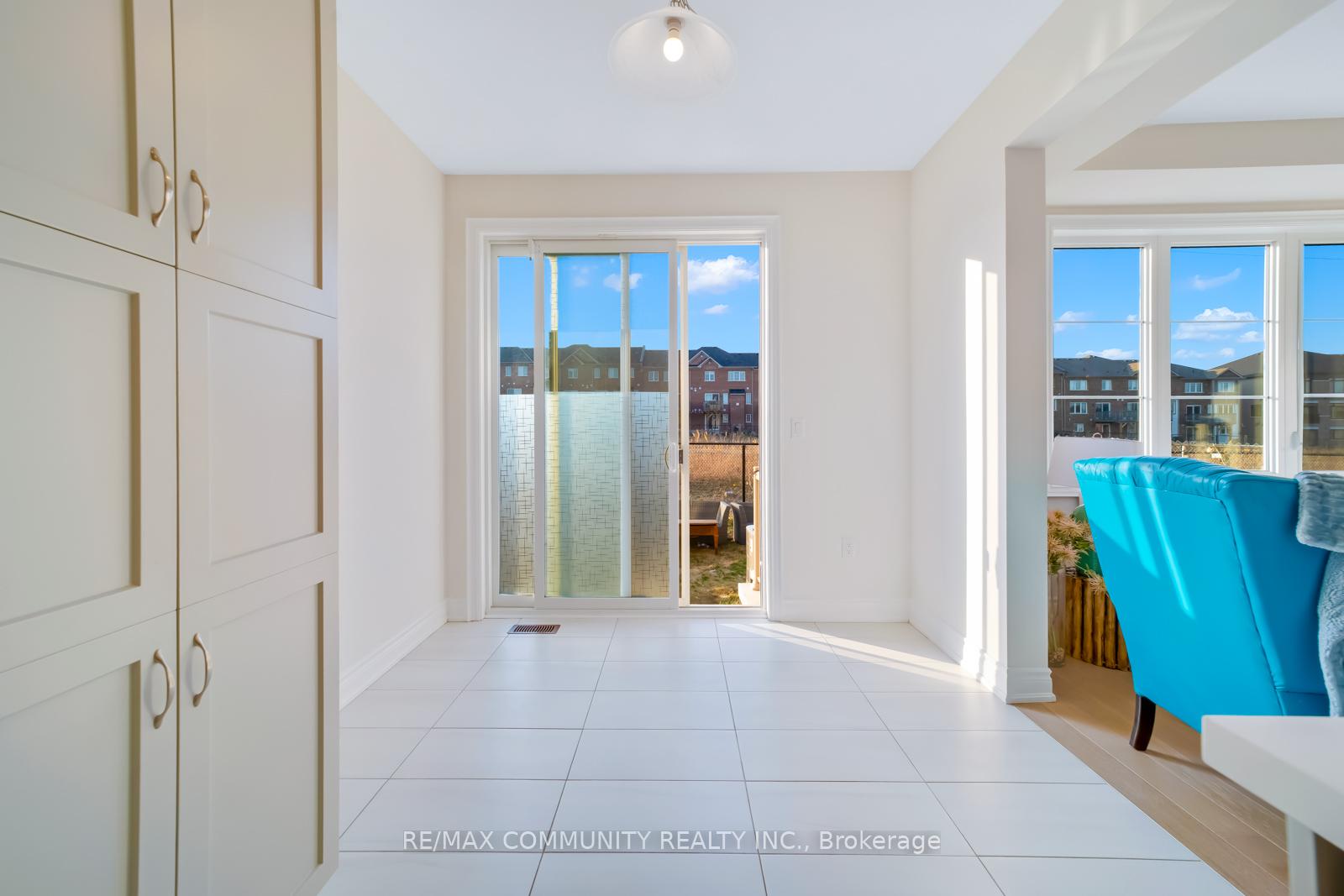 Photo 14 of 1024 Skyridge Boulevard, Pickering, Rural Pickering — HOMEH
