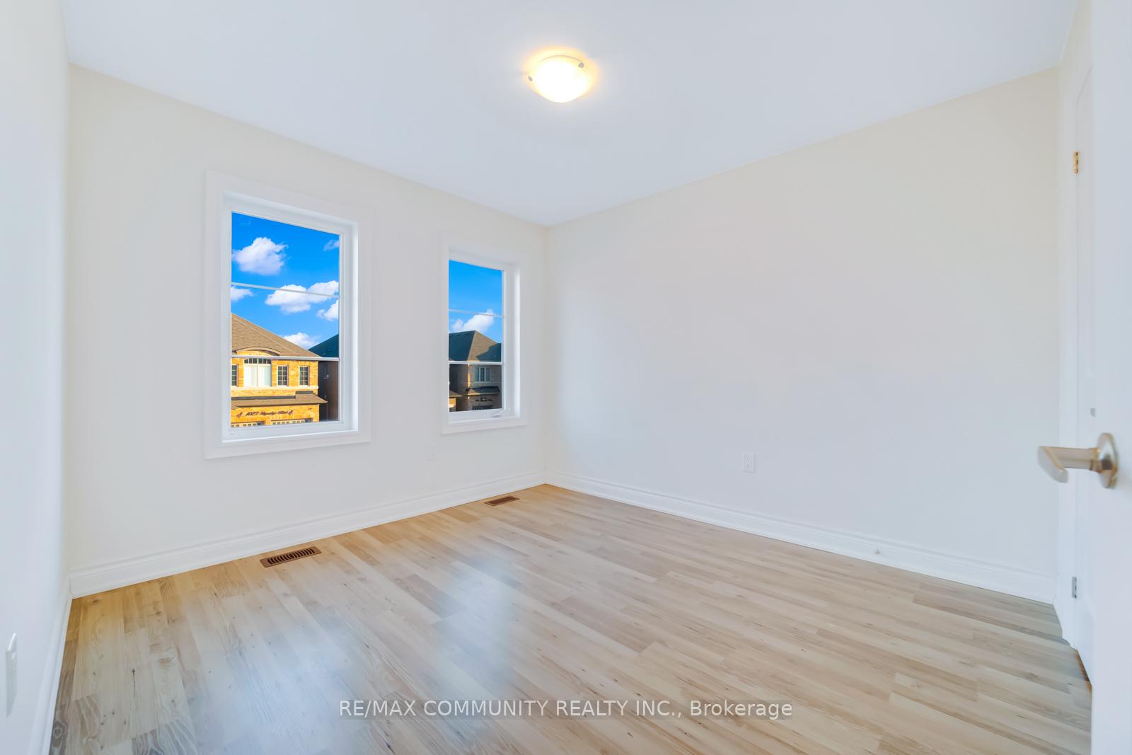 Photo 20 of 1024 Skyridge Boulevard, Pickering, Rural Pickering — HOMEH