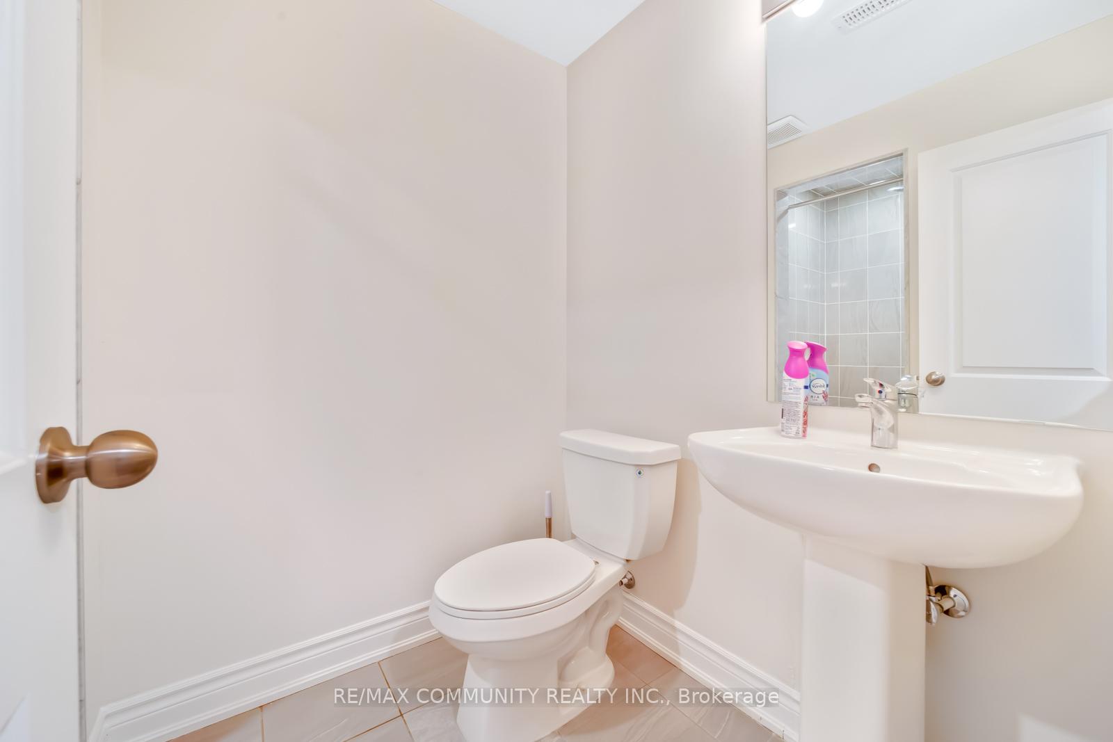Photo 34 of 1024 Skyridge Boulevard, Pickering, Rural Pickering — HOMEH