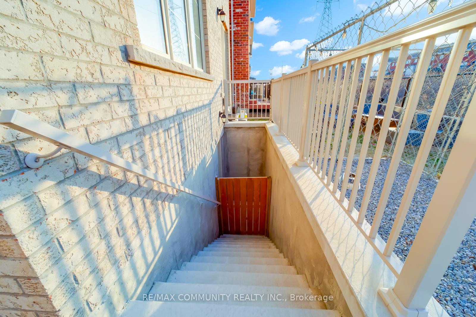 Photo 38 of 1024 Skyridge Boulevard, Pickering, Rural Pickering — HOMEH
