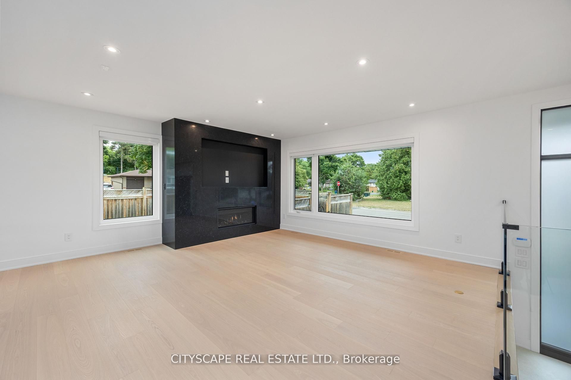Photo 55 of 6 Portree Crescent, Markham, Royal Orchard — HOMEH