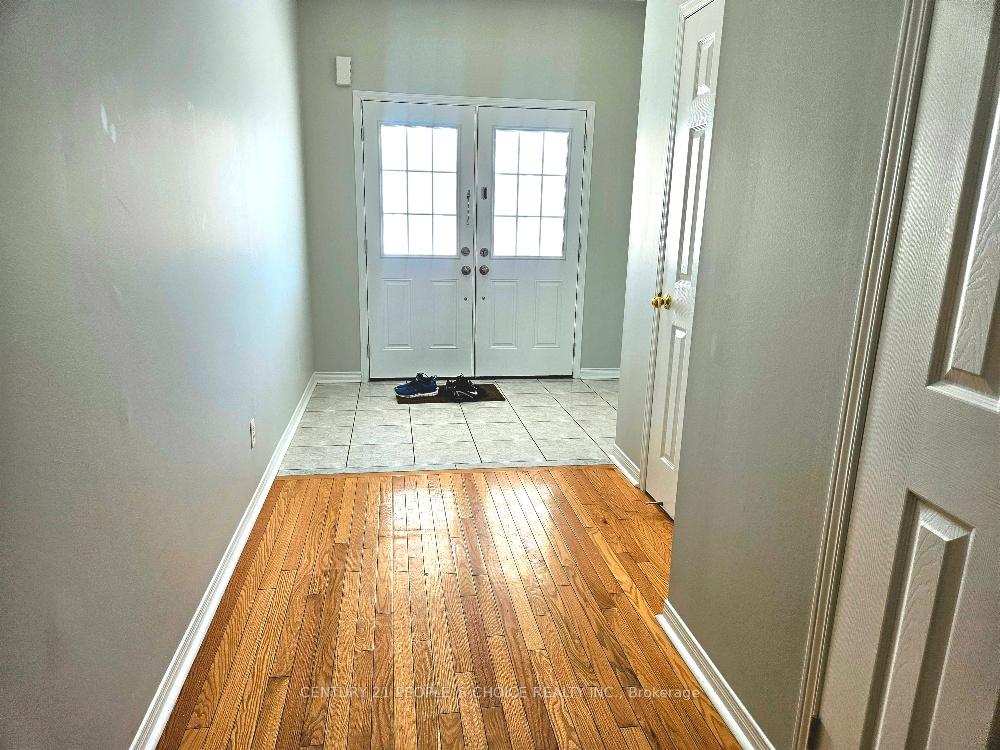 Photo 9 of 561 Lott Crescent, Milton, Coates — HOMEH