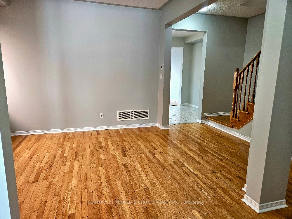 Photo 10 of 561 Lott Crescent, Milton, Coates — HOMEH