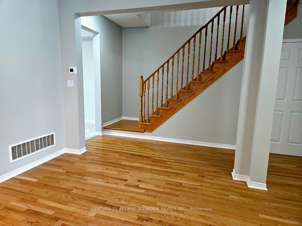 Photo 12 of 561 Lott Crescent, Milton, Coates — HOMEH