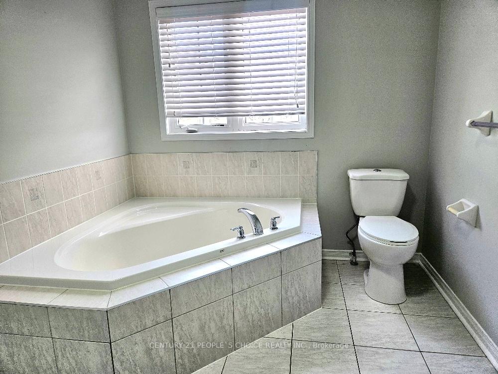 Photo 37 of 561 Lott Crescent, Milton, Coates — HOMEH