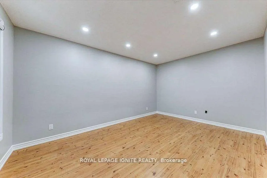 Photo 3 of 160 Twyn Rivers Drive, Pickering, Rougemount — HOMEH
