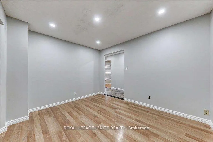 Photo 6 of 160 Twyn Rivers Drive, Pickering, Rougemount — HOMEH