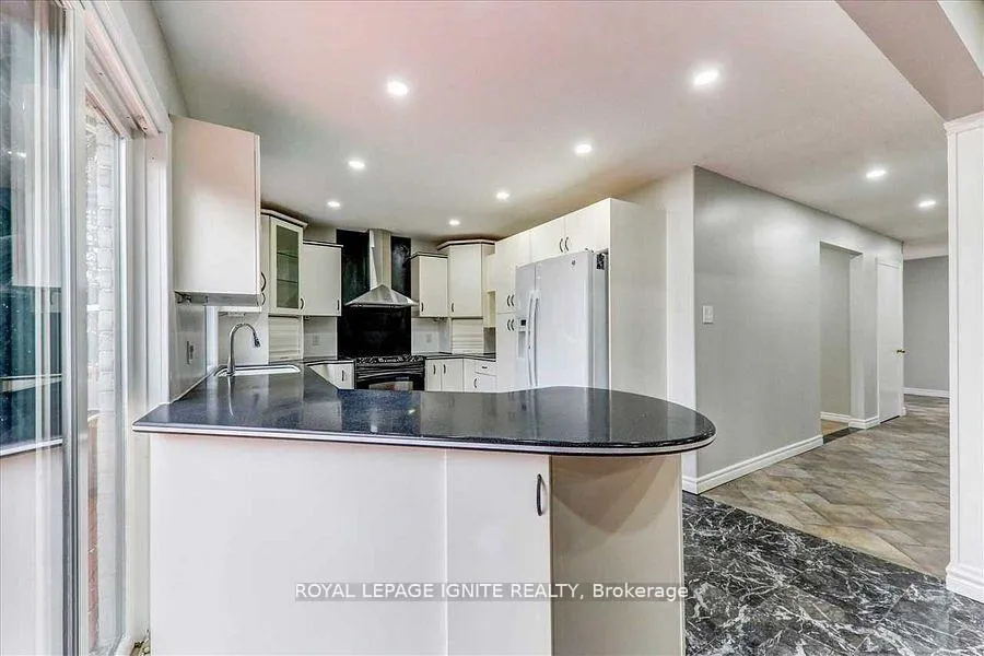 Photo 8 of 160 Twyn Rivers Drive, Pickering, Rougemount — HOMEH