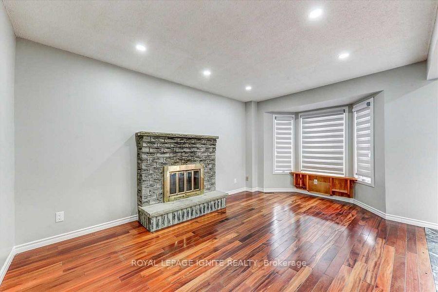 Photo 7 of 160 Twyn Rivers Drive, Pickering, Rougemount — HOMEH