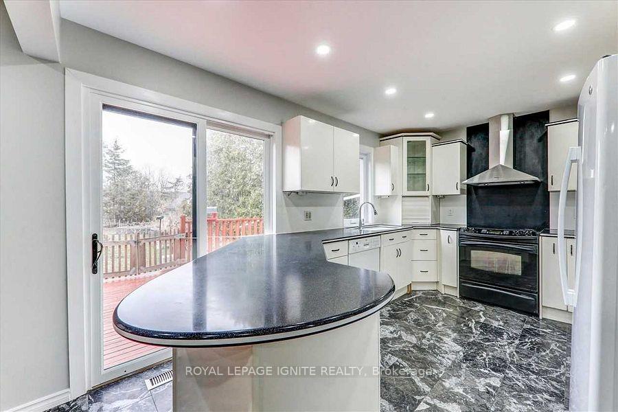 Photo 9 of 160 Twyn Rivers Drive, Pickering, Rougemount — HOMEH