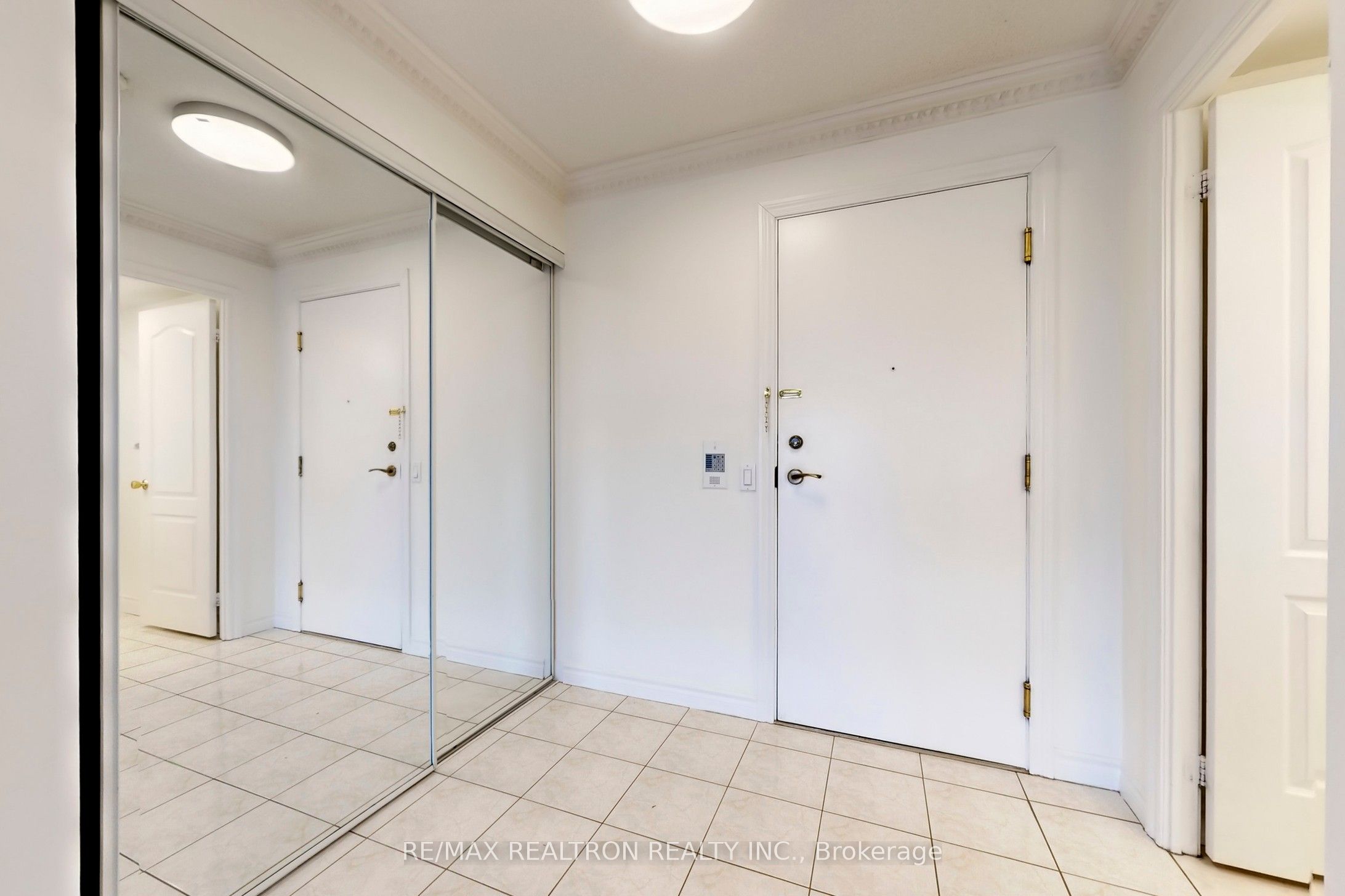 Photo 9 of Unit 1107, 265 Ridley Boulevard, Toronto, Bedford Park-Nortown — HOMEH