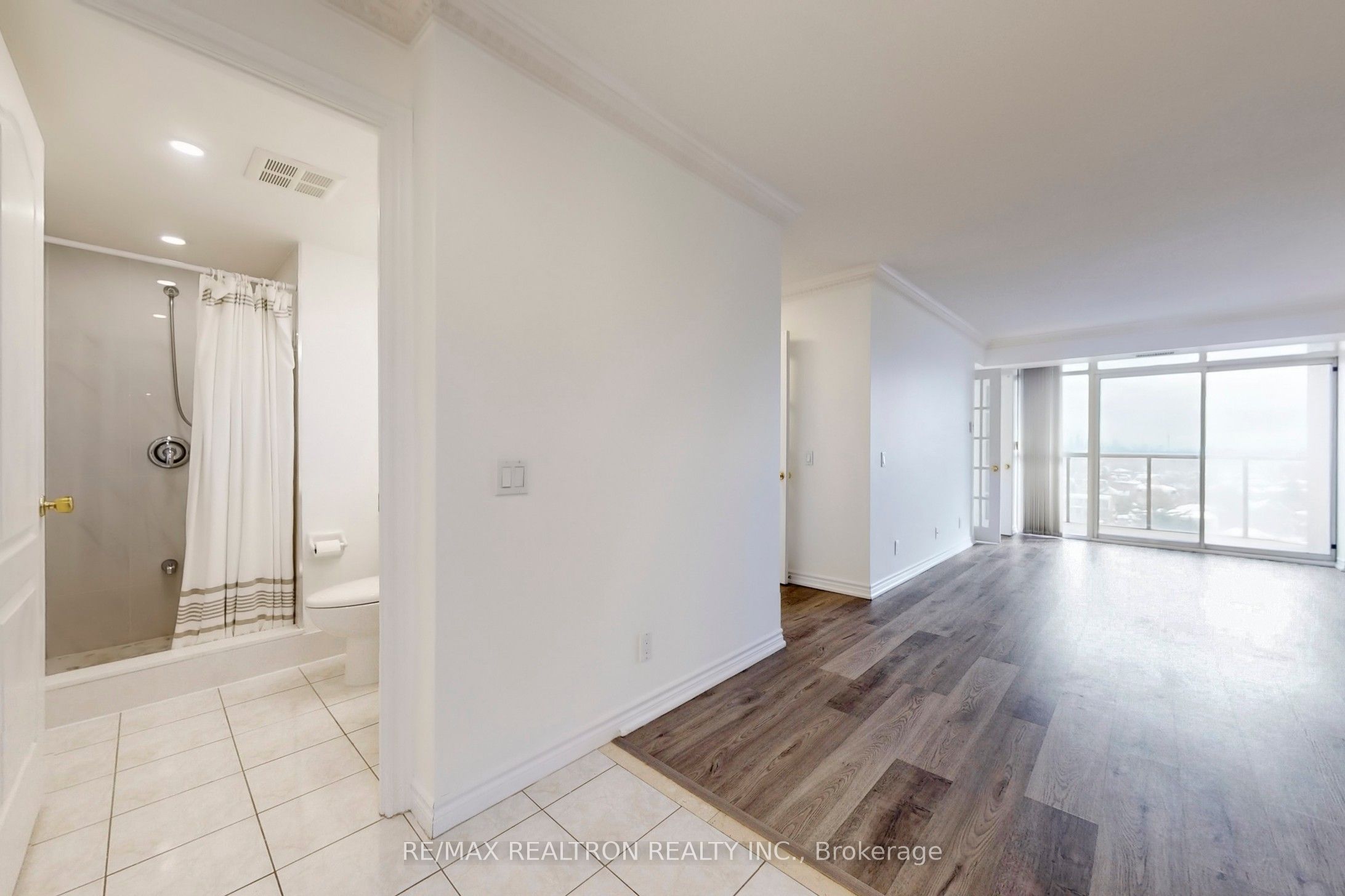 Photo 11 of Unit 1107, 265 Ridley Boulevard, Toronto, Bedford Park-Nortown — HOMEH