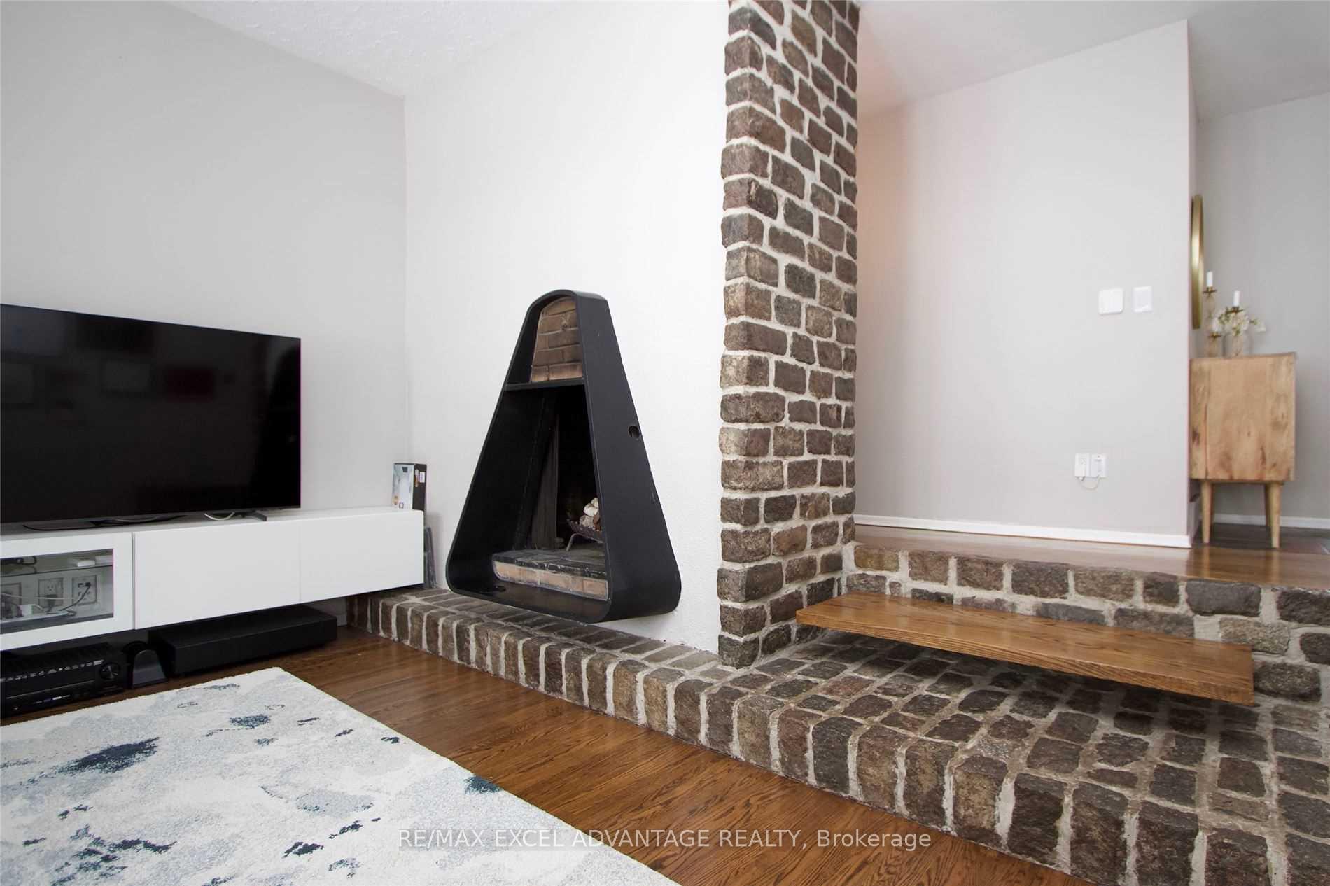 Photo 4 of Unit Main, 406 Jane Avenue, Oshawa, Northglen — HOMEH