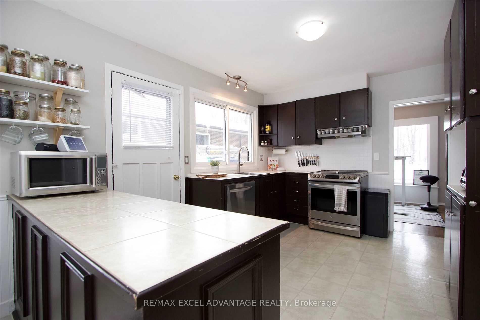 Photo 5 of Unit Main, 406 Jane Avenue, Oshawa, Northglen — HOMEH