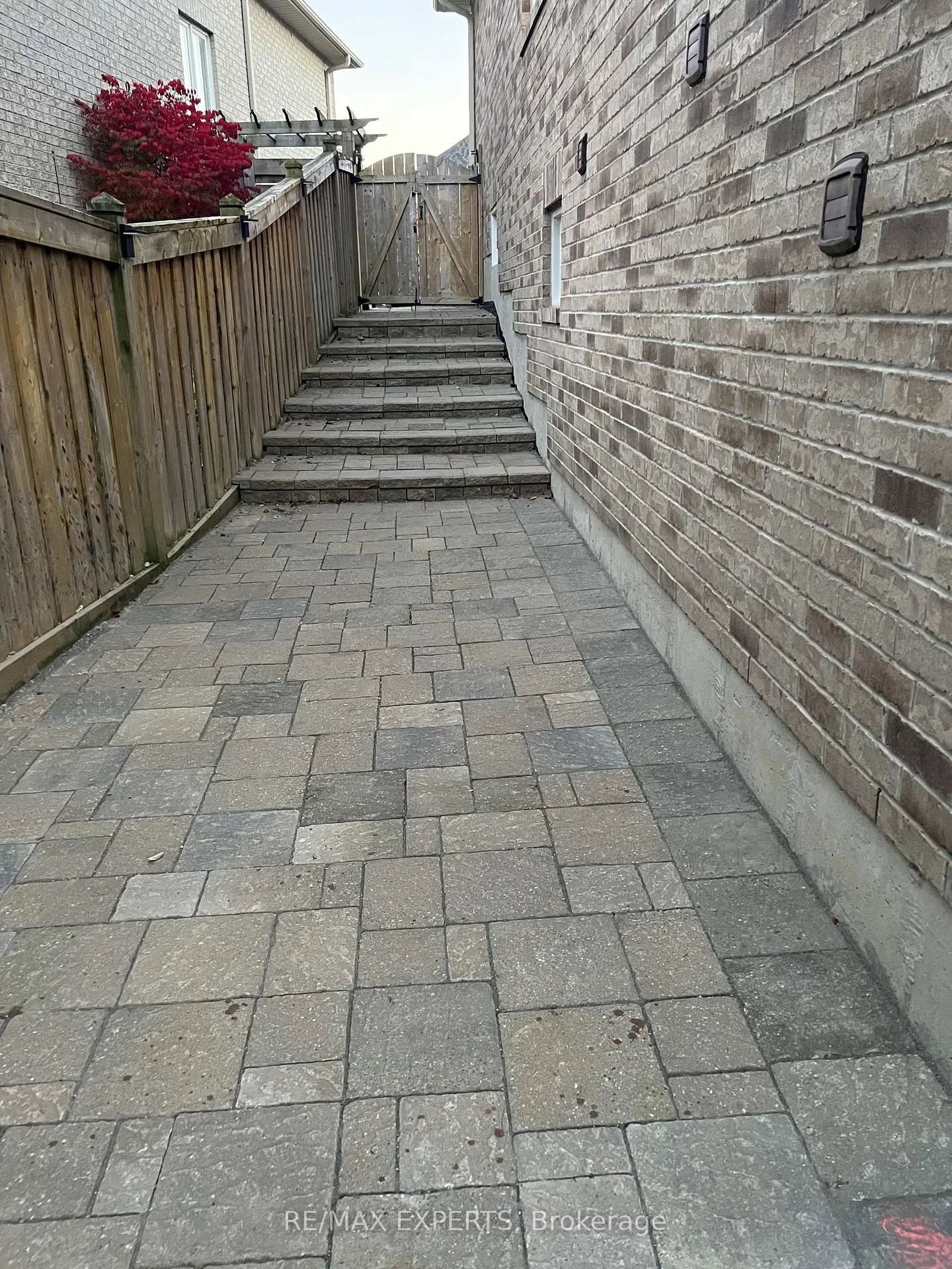 Photo 3 of Unit Bsmt, 814 Wingarden Crescent, Pickering, Dunbarton — HOMEH