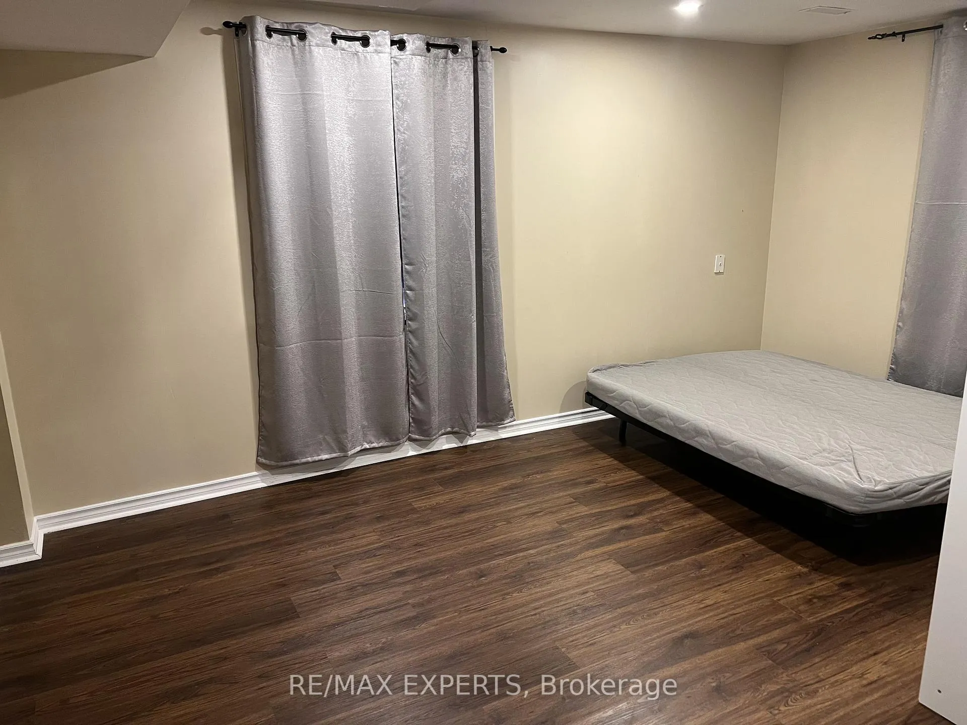 Photo 8 of Unit Bsmt, 814 Wingarden Crescent, Pickering, Dunbarton — HOMEH