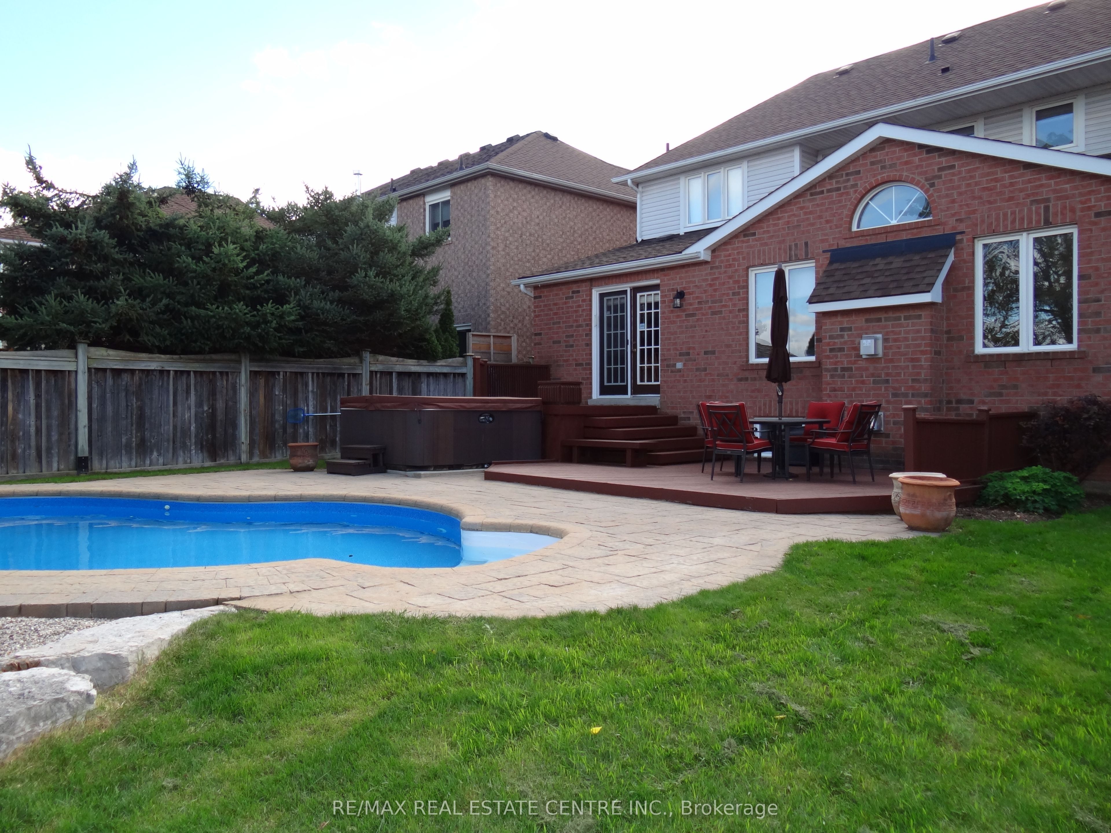 Photo 59 of 25 Grist Mill Drive, Halton Hills, Georgetown — HOMEH