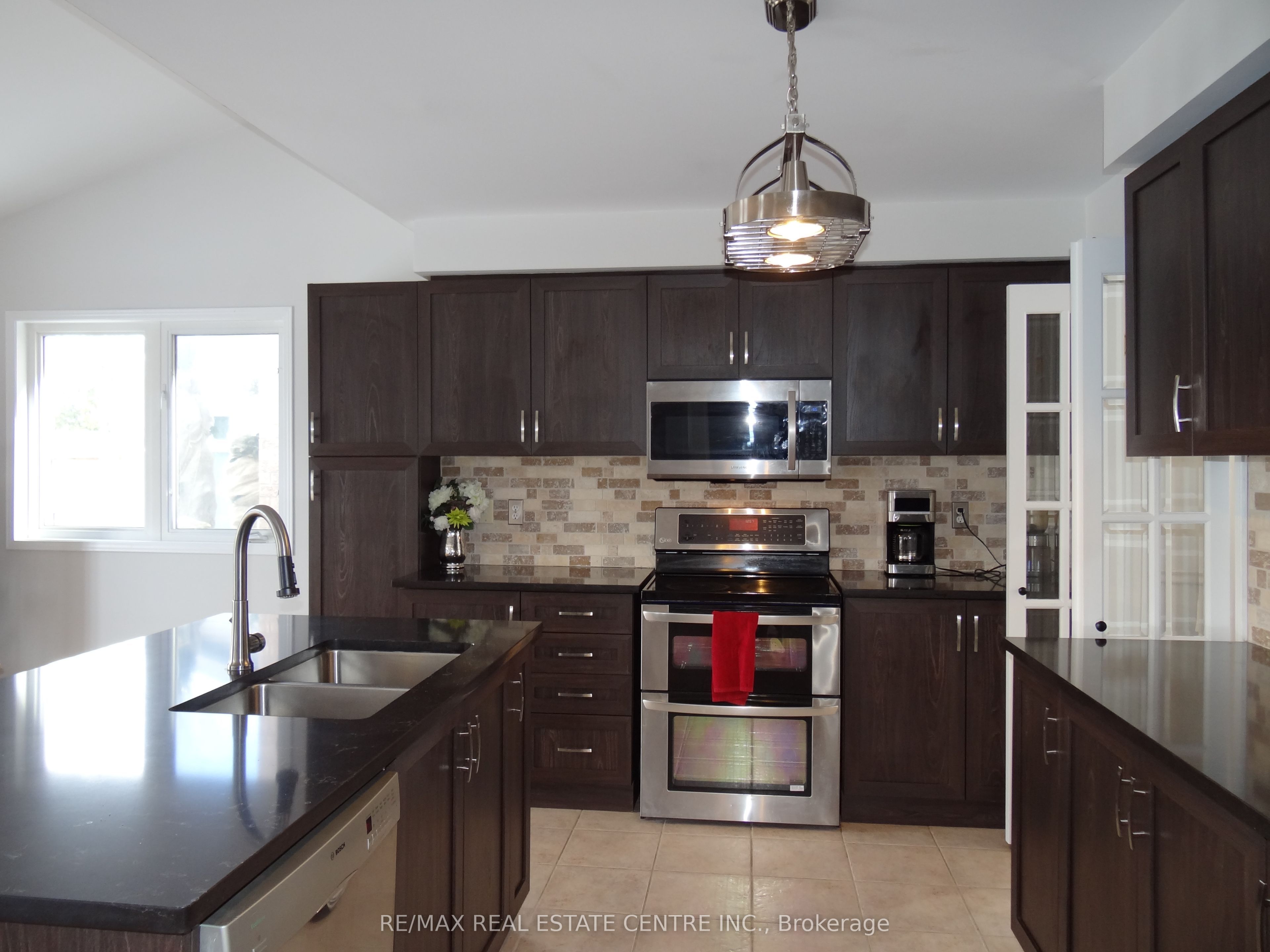 Photo 63 of 25 Grist Mill Drive, Halton Hills, Georgetown — HOMEH