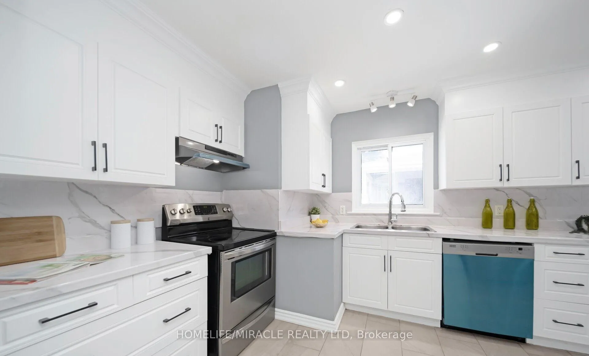 Photo 8 of 860 Liverpool Road, Pickering, Bay Ridges — HOMEH