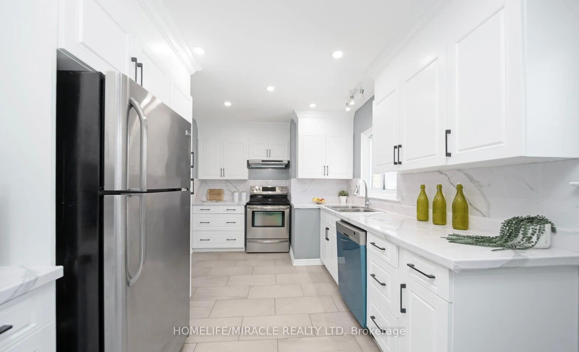 Photo 9 of 860 Liverpool Road, Pickering, Bay Ridges — HOMEH