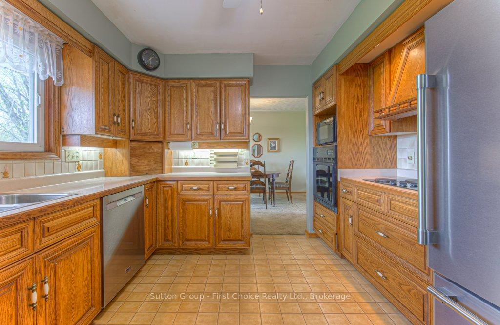 Photo 16 of 77 Huron Road W, Perth South, Sebringville — HOMEH