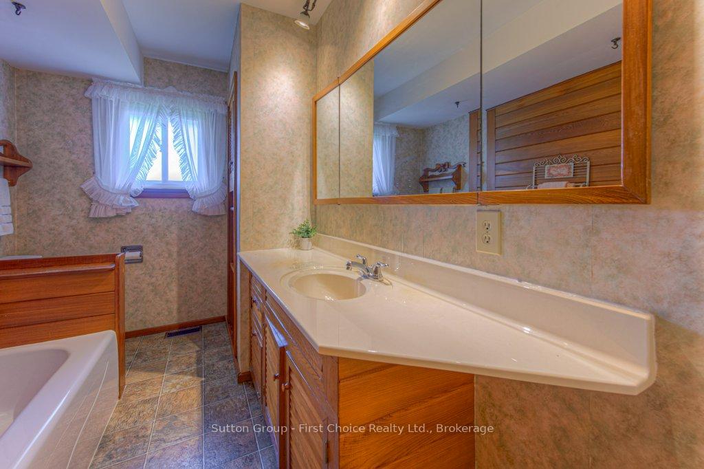 Photo 24 of 77 Huron Road W, Perth South, Sebringville — HOMEH
