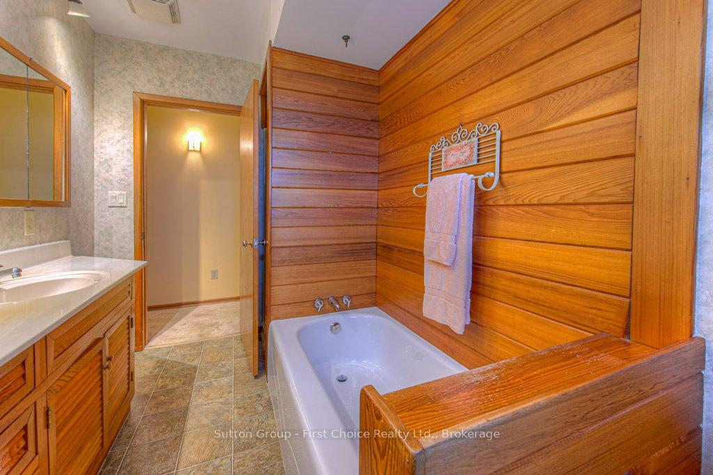 Photo 25 of 77 Huron Road W, Perth South, Sebringville — HOMEH