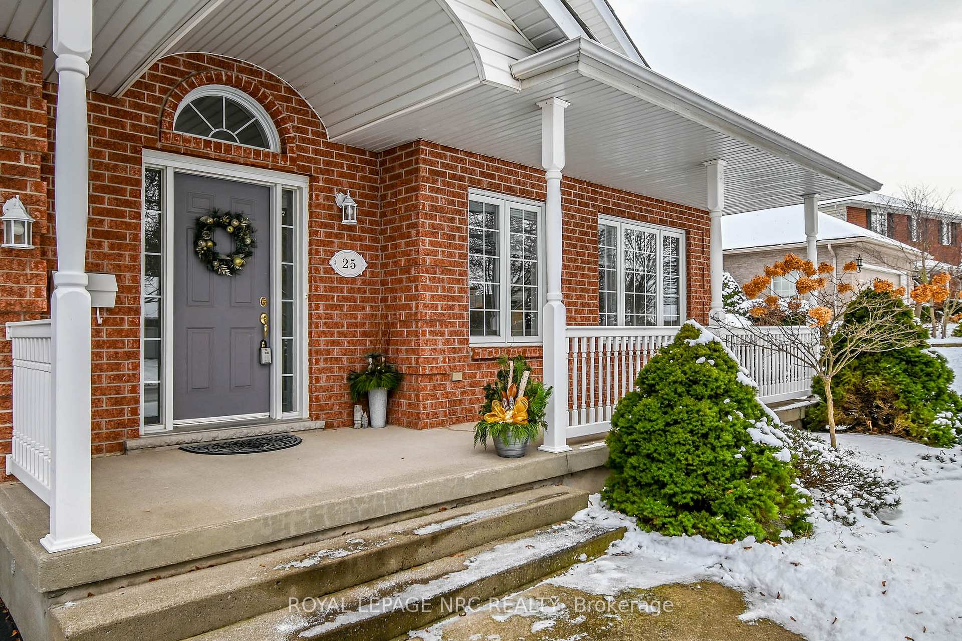 Photo 2 of 25 Oakridge Boulevard, Pelham, Fonthill — HOMEH