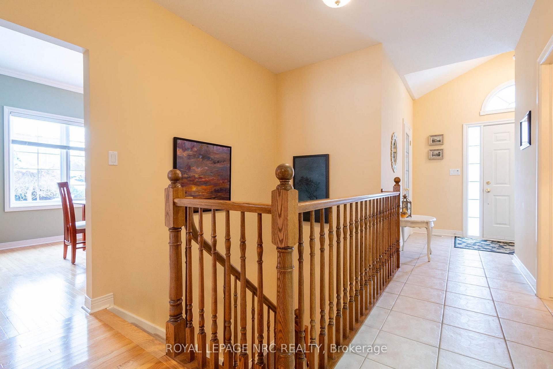 Photo 4 of 25 Oakridge Boulevard, Pelham, Fonthill — HOMEH